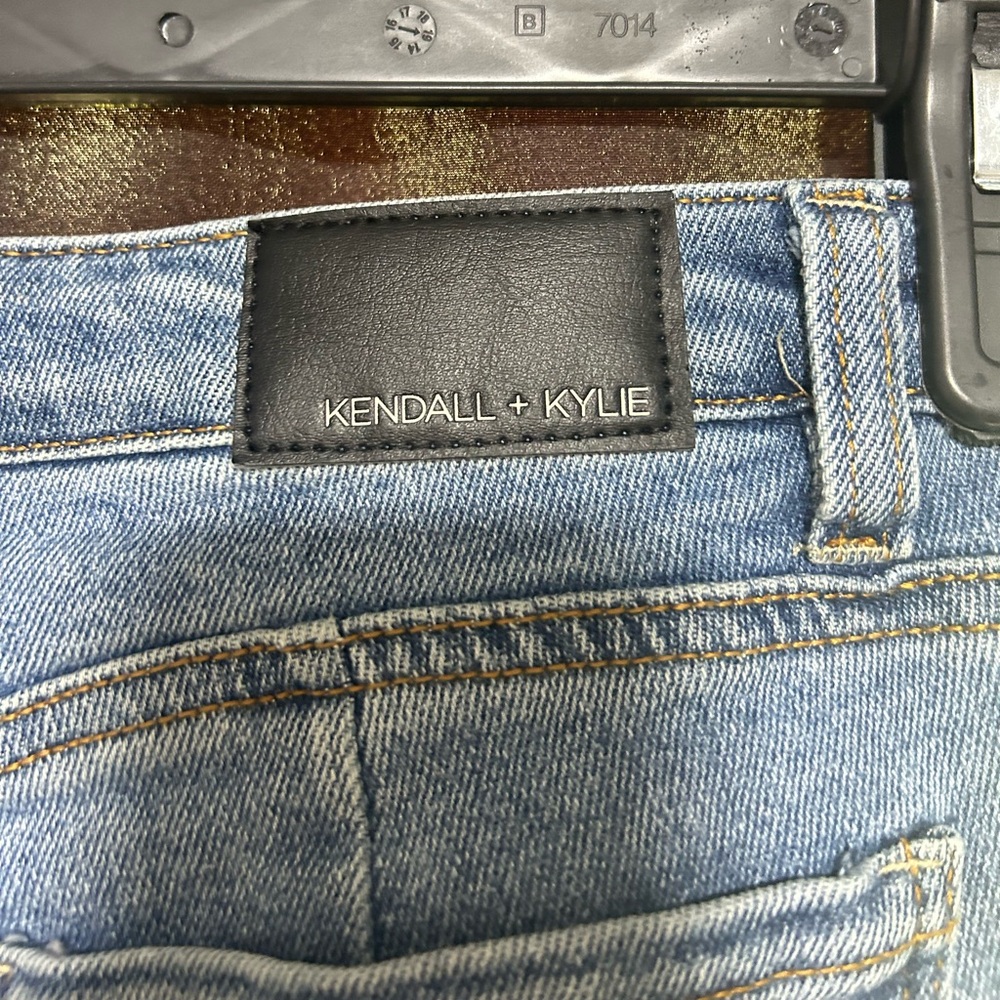 Kendall & Kylie straight leg high waisted light wash jeans - Picture 3 of 5